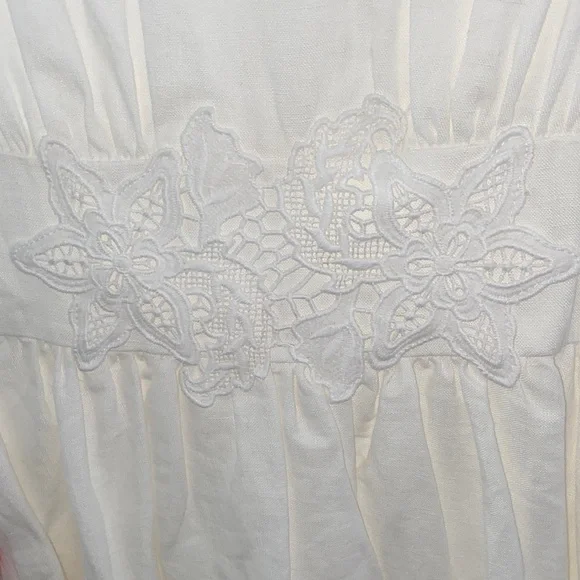 Elegant White Lace Dress - Picture 2 of 8